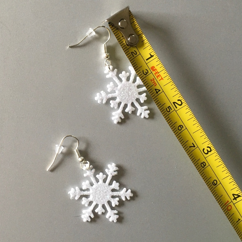 ❄️ Hand Crafted Snowflake Earrings ❄️ - Picture 4 of 7